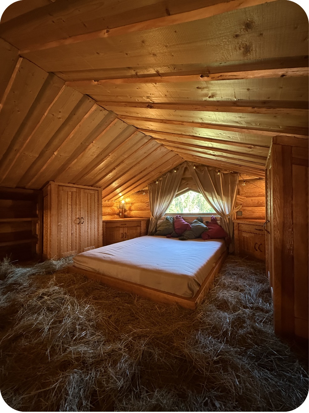 Верхній поверх з сіном